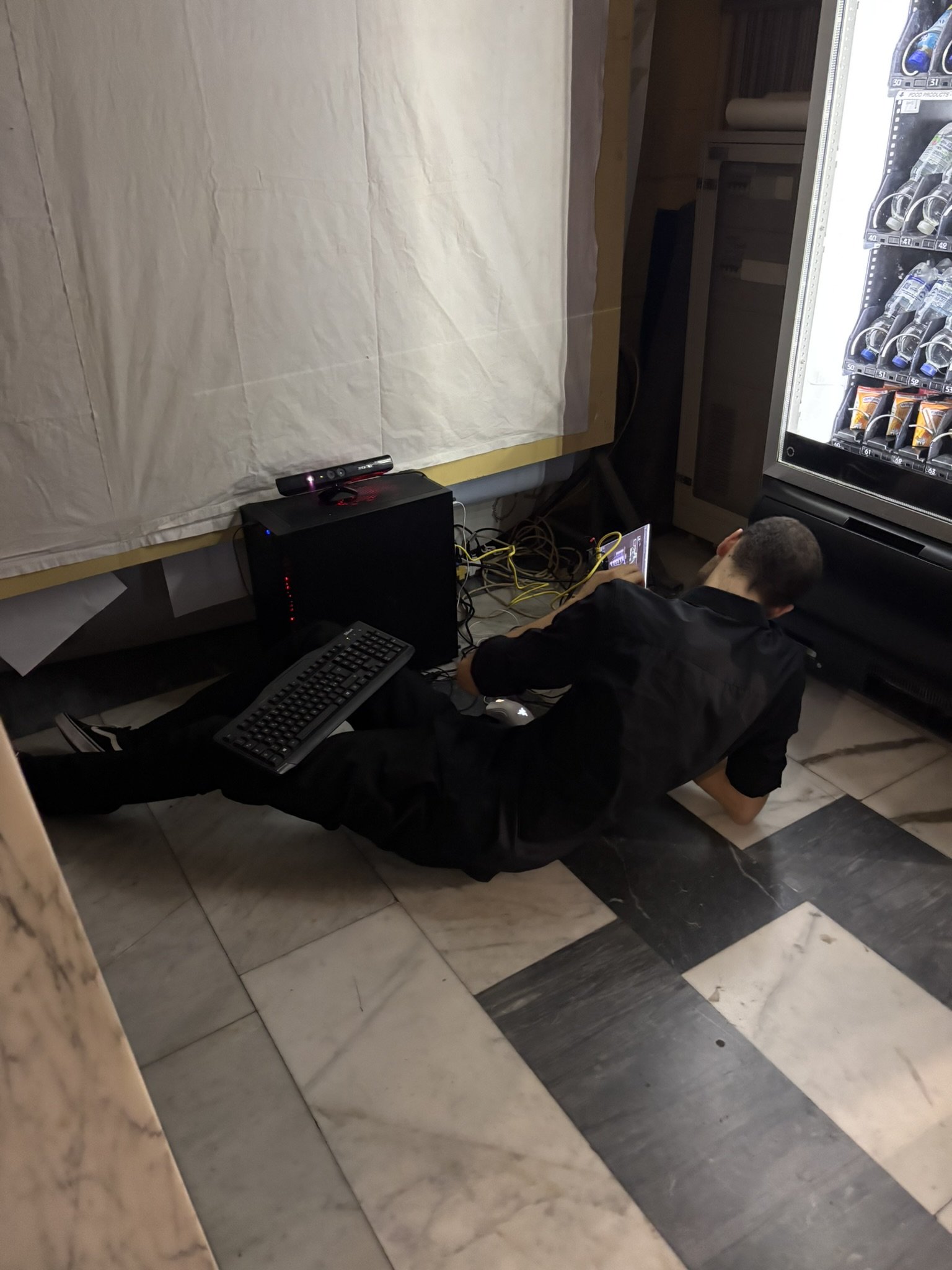 Gabriele Radicello nel suo studio